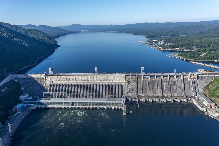 Krasnoyarsk HPP flyover close